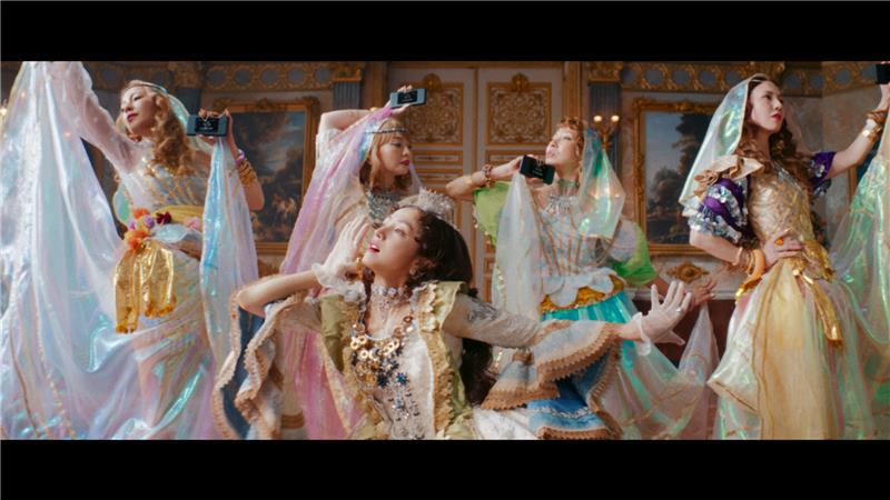 UQUEEN「なぜMAXがここに」篇 30秒